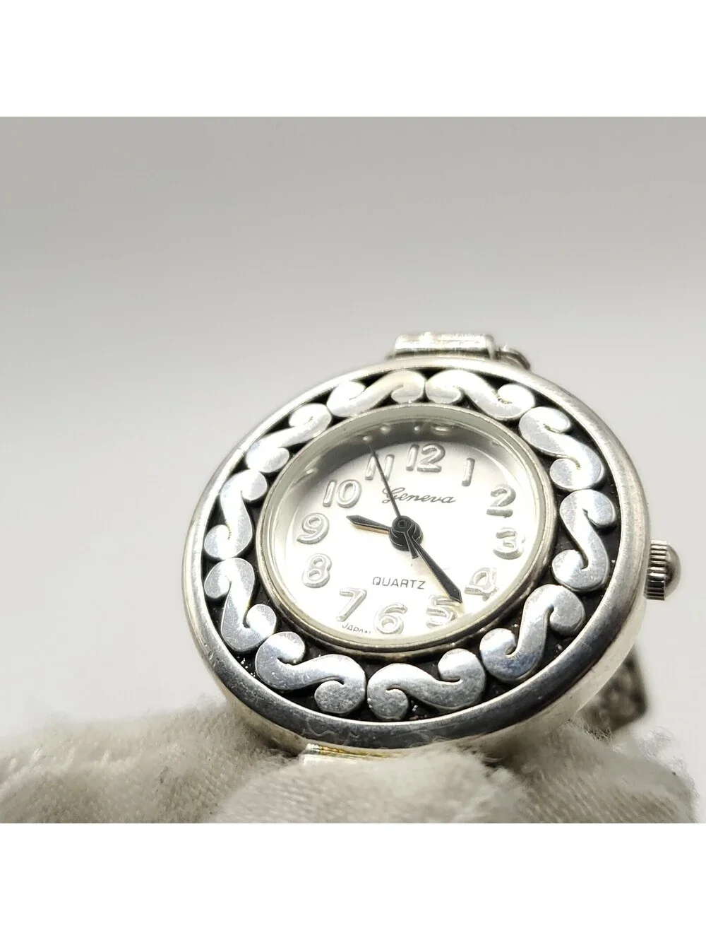 Geneva Beaded Bracelet 28mm Silver Tone Womens Watch New Battery